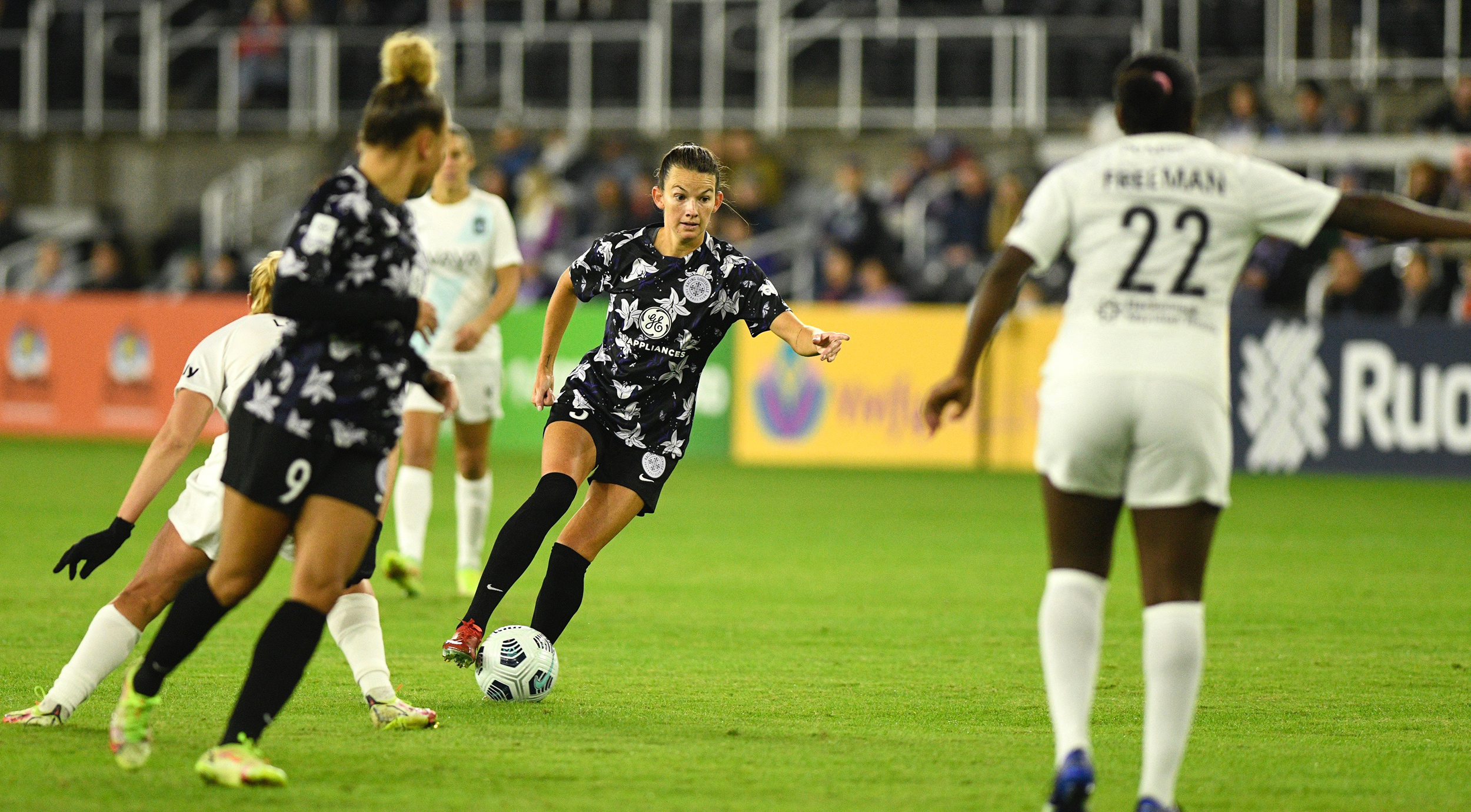 Em duelo equilibrado, seleção feminina de futebol é eliminada pelo