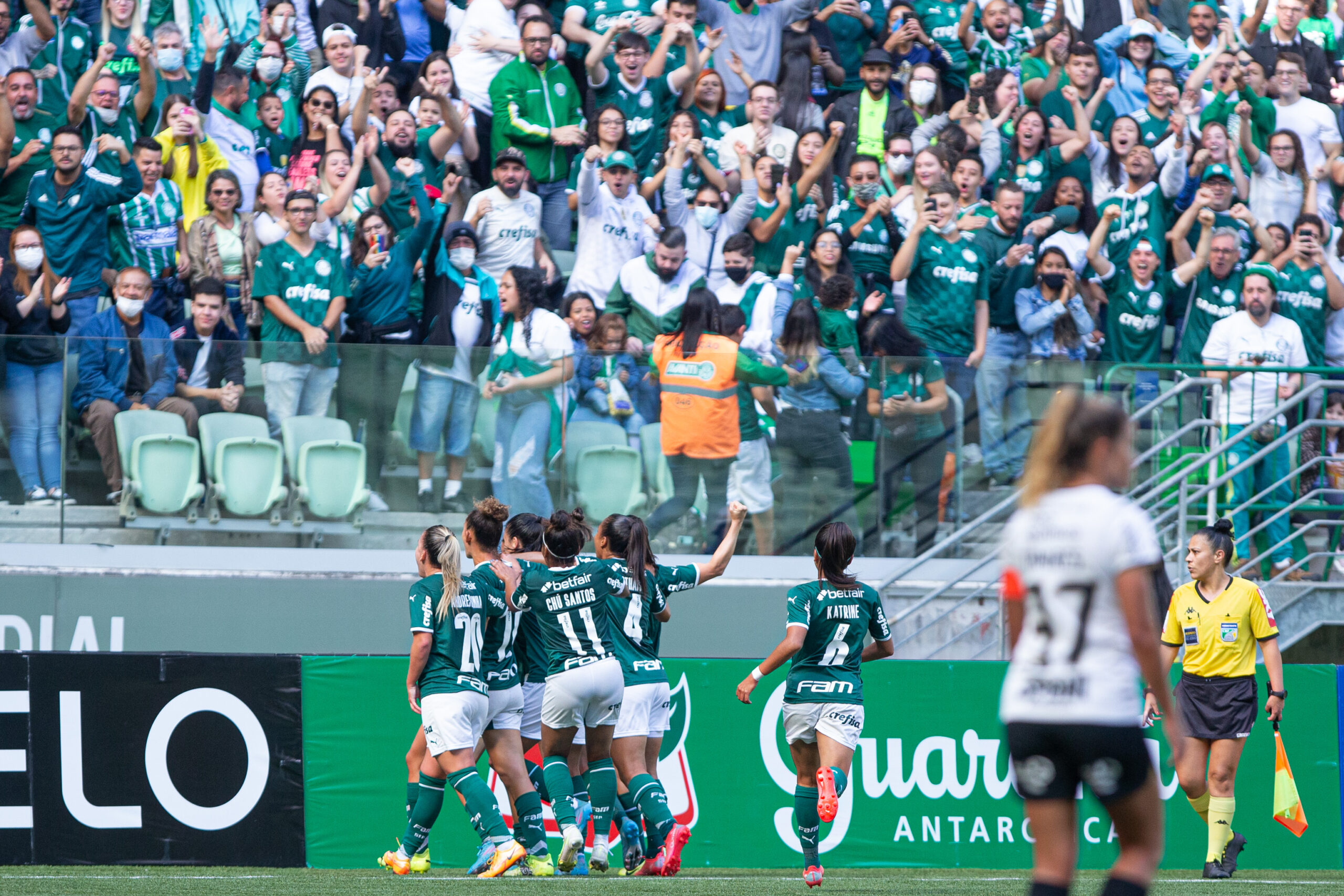 Palmeiras vence Santos e é campeão do Paulista feminino em final com  recorde de público no Allianz