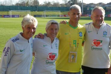 Richarlison marca presença no treino da Seleção Brasileira