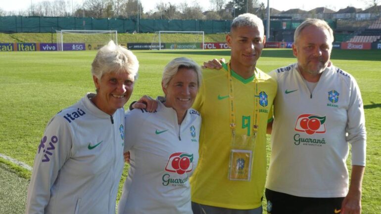 Richarlison marca presença no treino da Seleção Brasileira
