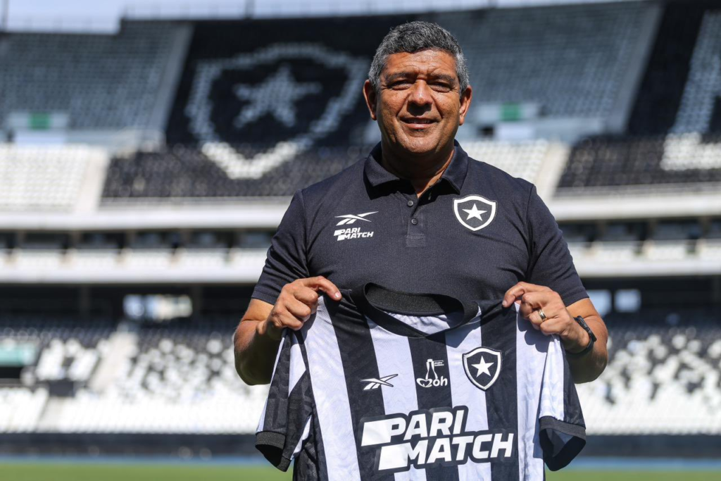 O Botafogo contará com o treinador Jorge Barcellos para a temporada 2024. 