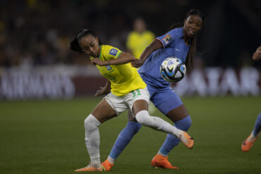 Seleção Brasileira Feminina enfrenta França