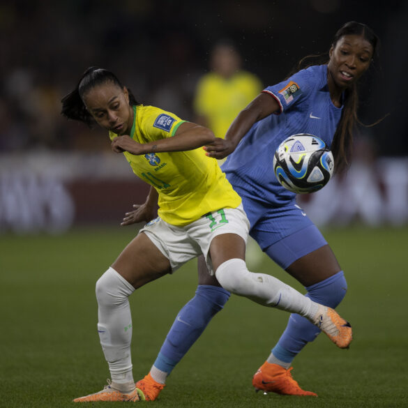 Seleção Brasileira Feminina enfrenta França