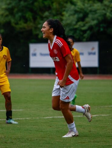Equipe do Sport comemorando empate contra o Internacional pela 3ª rodada do Brasileirão Feminino