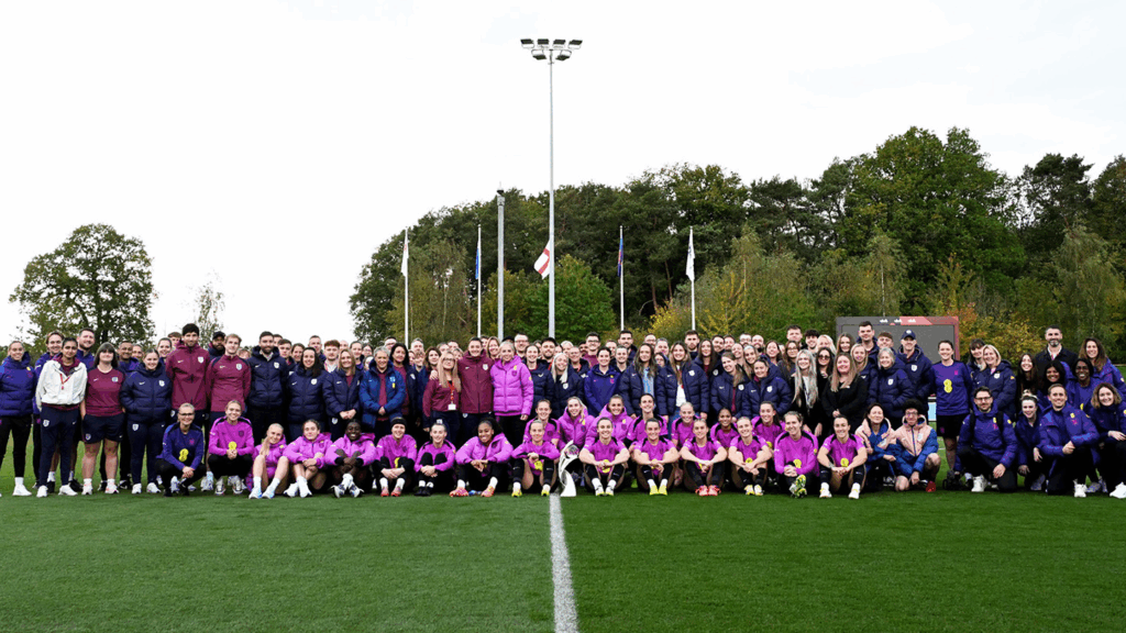 Seleção Inglesa se concentra no St. George's Park, em preparação para o amistoso contra o Brasil. Créditos: Divulgação/Lionesses. 