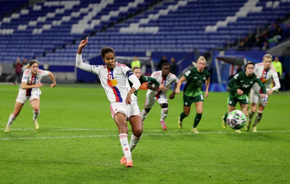 Lyonnes mantém os 100% de aproveitamento com gols de Hegerberg e Renard. 
Créditos: Divulgação/UEFA. 