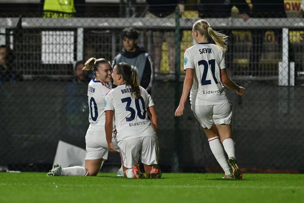 Valerenga conquista os seus primeiros três pontos com gol de Stine Brekken. 
Créditos: Divulgação/UEFA. 