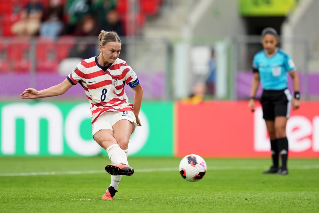 Kennedy Fuller é capitã dos EUA e uma das artilheiras do torneio. Créditos: Divulgação/FIFA.